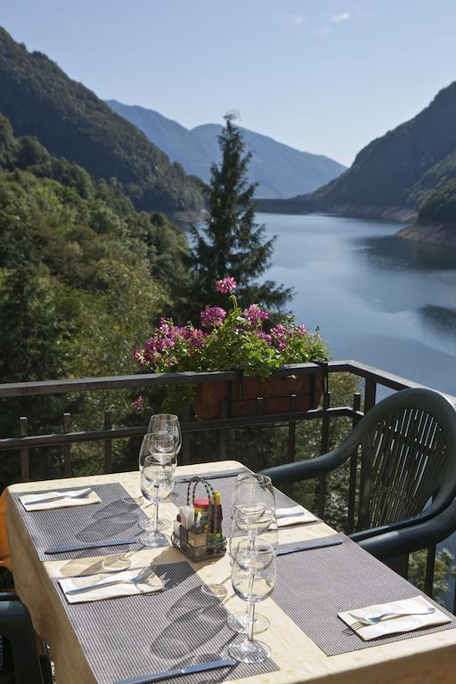 Hotel Al Lago Vogorno Esterno foto