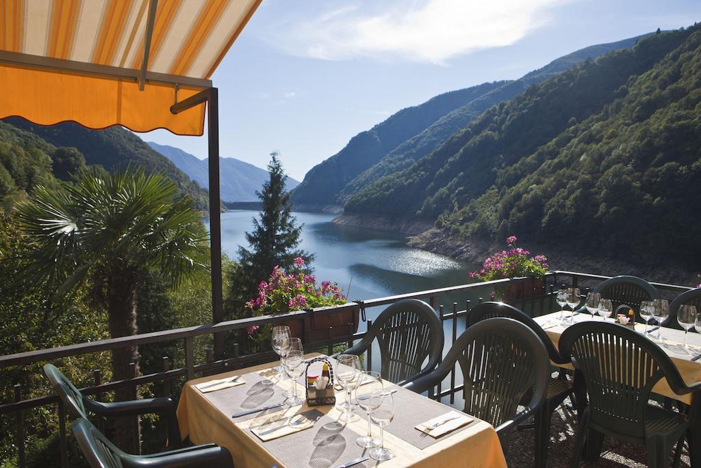 Hotel Al Lago Vogorno Esterno foto