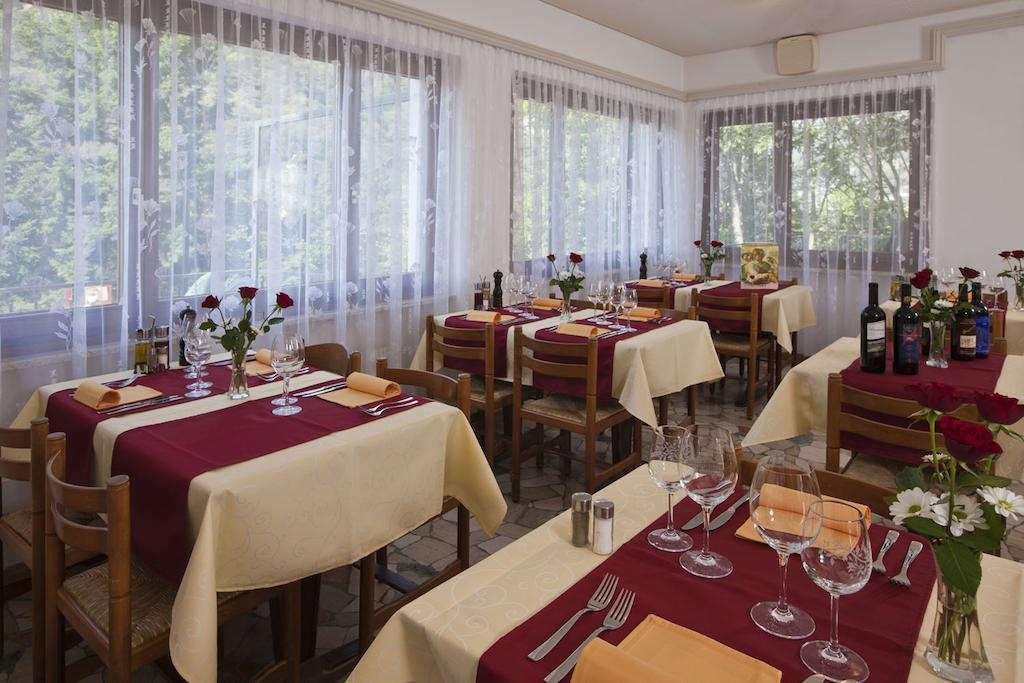 Hotel Al Lago Vogorno Esterno foto