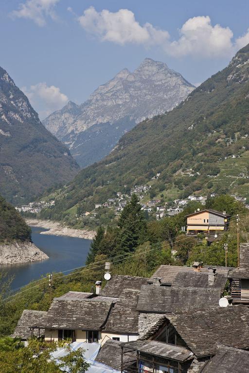 Hotel Al Lago Vogorno Esterno foto